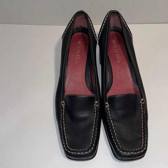 Vintage Aerosoles black leather 2” heels - Picture 2 of 4